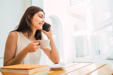 Último modelo de iPhone mostrando su diseño moderno