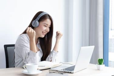 Notebook reproduciendo audio mejorado