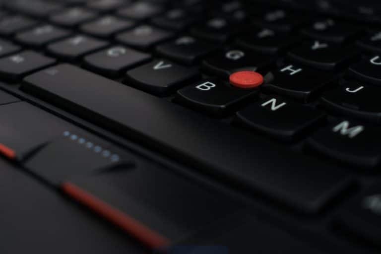 Notebook con procesador i5 e i7 lado a lado para comparar