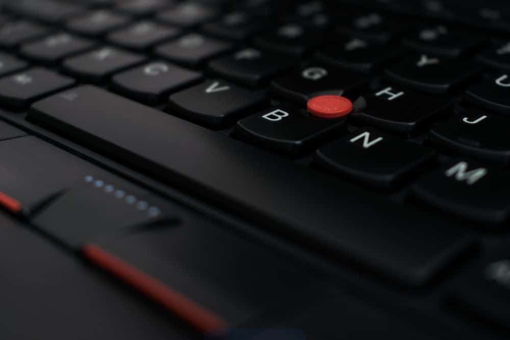 Notebook con procesador i5 e i7 lado a lado para comparar