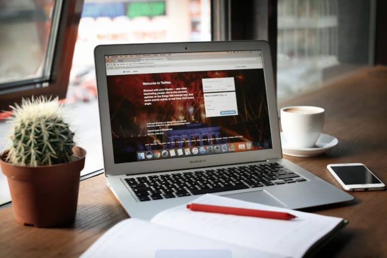 MacBook Air y MacBook Pro enfrentadas