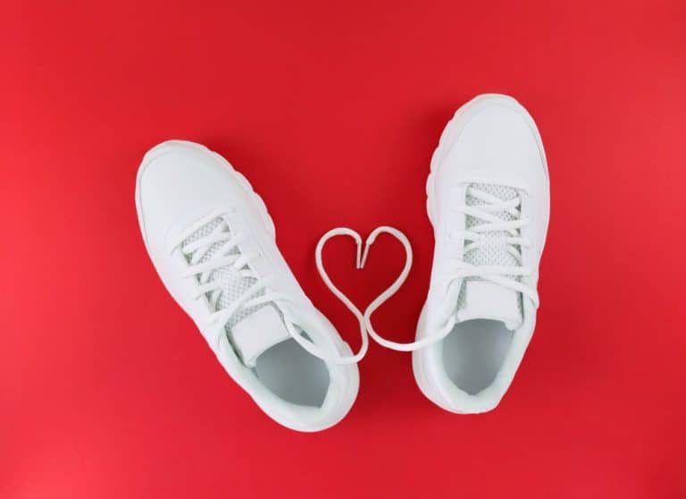 Las zapatillas blancas