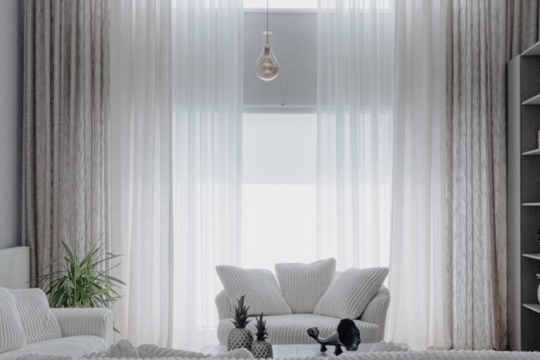 Sala de estar minimalista iluminación hogar