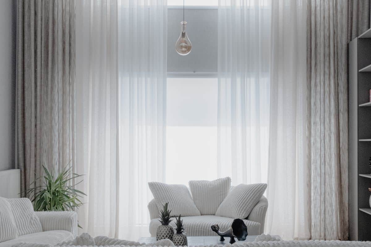 Sala de estar minimalista iluminación hogar