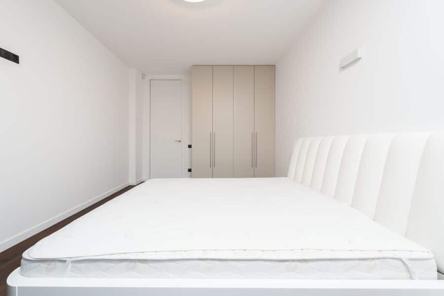 Colchón blanco minimalista niveles de firmeza
