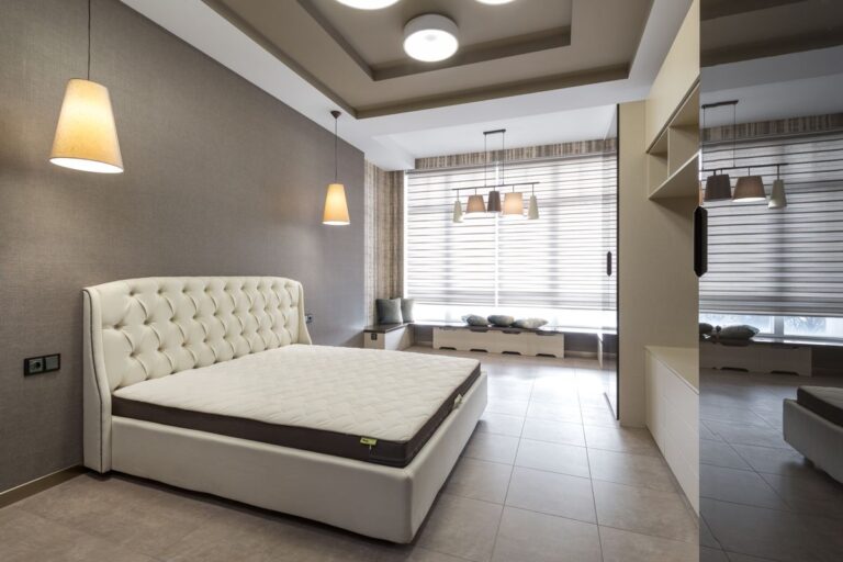 Colchón pillow top en dormitorio moderno