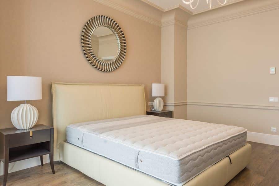 dormitorio moderno cama decoracion elegante 1 Dormitorio moderno con cama y decoración elegante