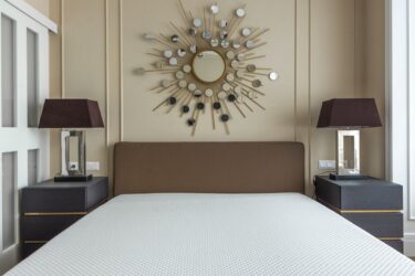 Dormitorio moderno con colchón y sommier