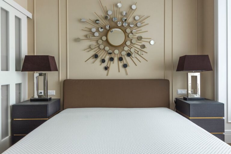 Dormitorio moderno con colchón y sommier