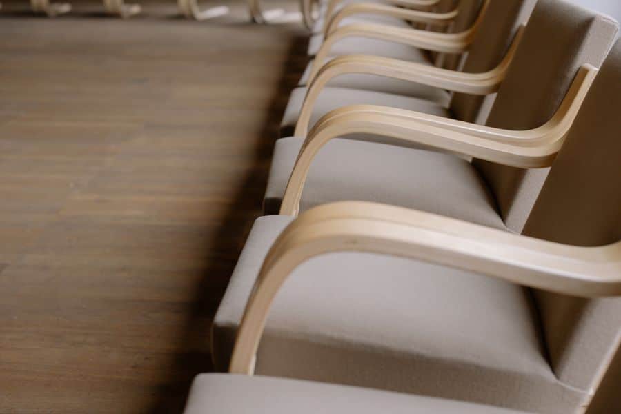 sillas madera reposabrazos modernos 2 Sillas de madera con reposabrazos modernos